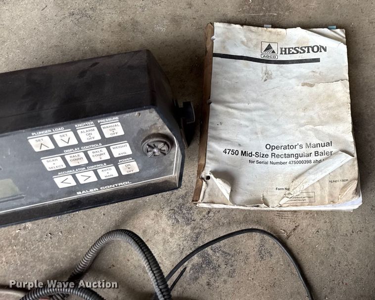 image for item DZ4262 Hesston 4750 large square baler