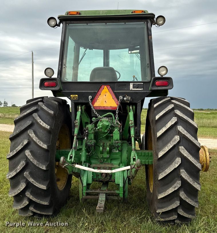 image for item DZ4263 1984 John Deere 4650 tractor