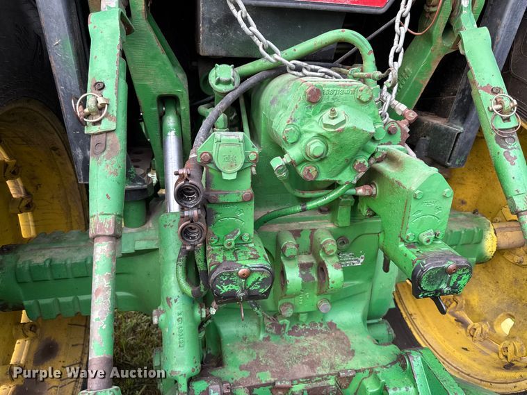 image for item DZ4263 1984 John Deere 4650 tractor