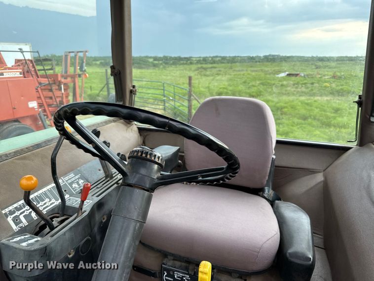 image for item DZ4263 1984 John Deere 4650 tractor