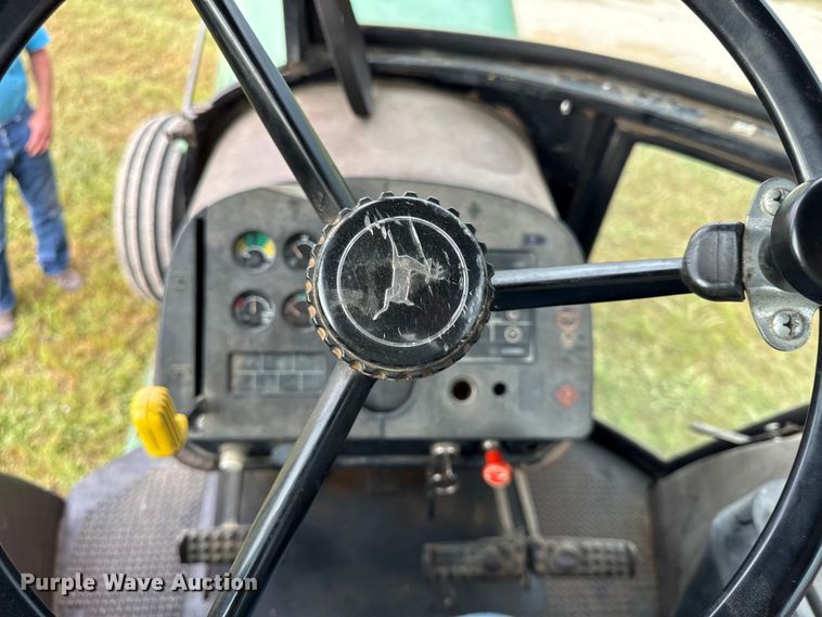 image for item DZ4263 1984 John Deere 4650 tractor