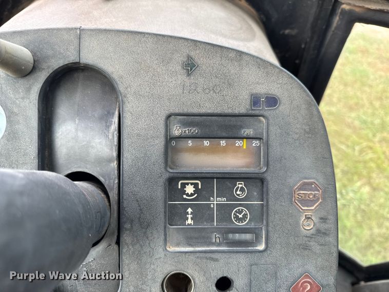 image for item DZ4263 1984 John Deere 4650 tractor