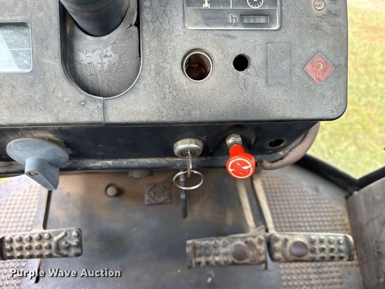 image for item DZ4263 1984 John Deere 4650 tractor