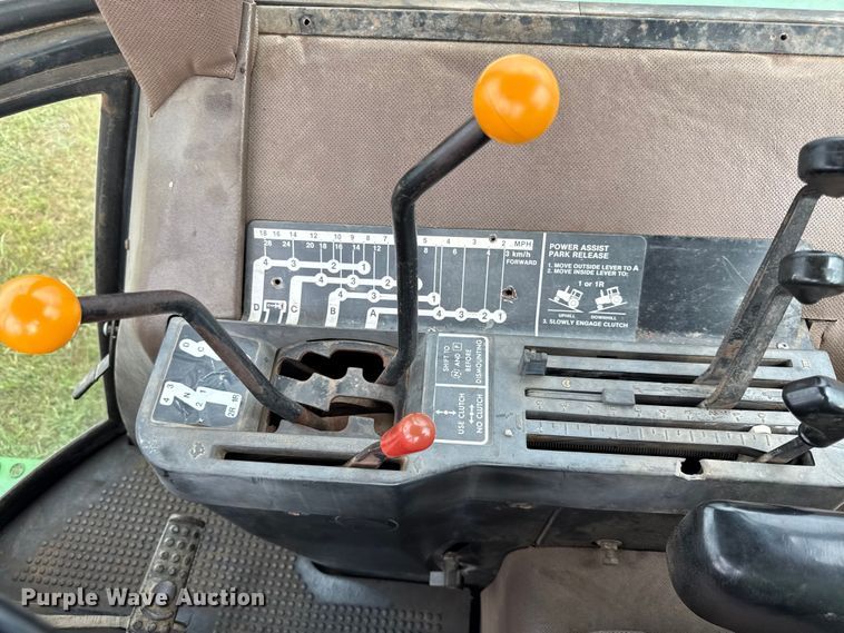 image for item DZ4263 1984 John Deere 4650 tractor