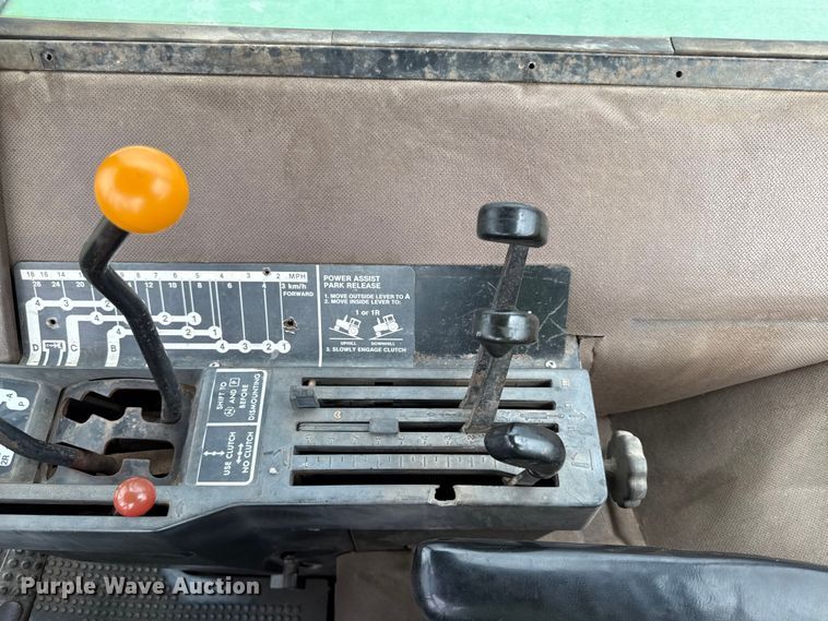 image for item DZ4263 1984 John Deere 4650 tractor