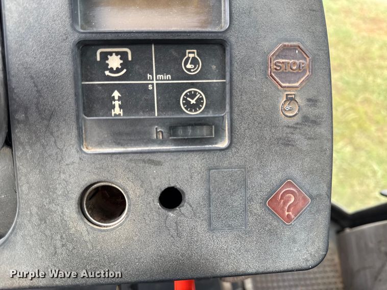 image for item DZ4263 1984 John Deere 4650 tractor