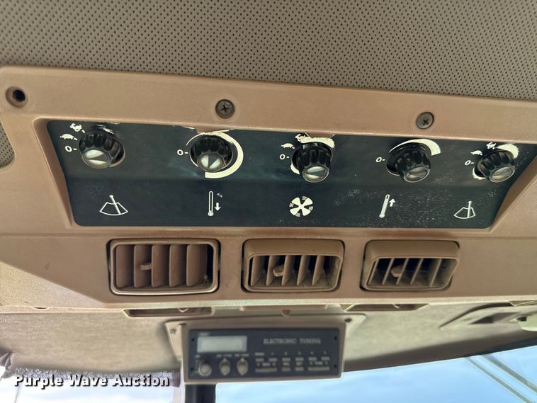 image for item DZ4263 1984 John Deere 4650 tractor