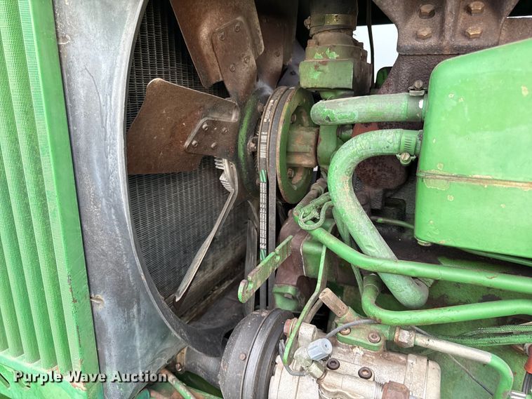 image for item DZ4263 1984 John Deere 4650 tractor