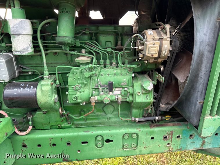 image for item DZ4263 1984 John Deere 4650 tractor