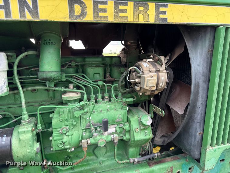 image for item DZ4263 1984 John Deere 4650 tractor