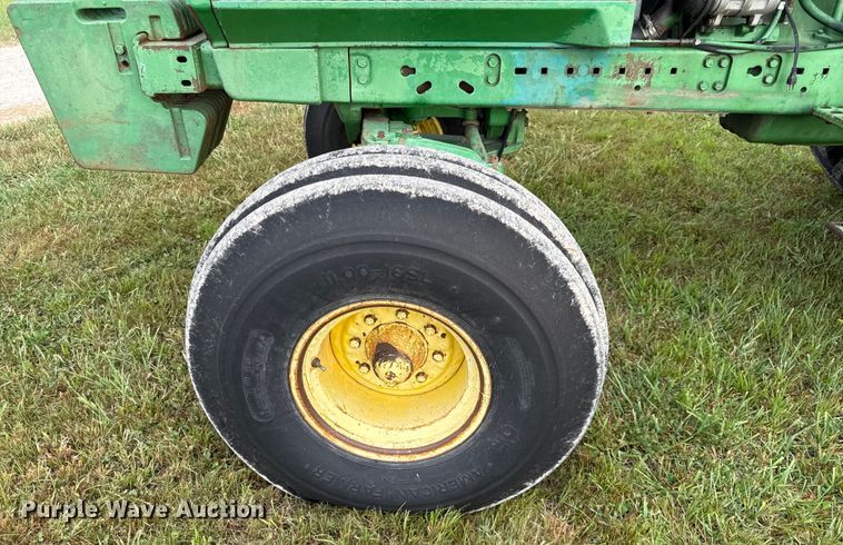 image for item DZ4263 1984 John Deere 4650 tractor