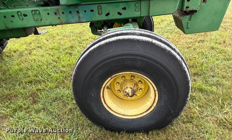 image for item DZ4263 1984 John Deere 4650 tractor