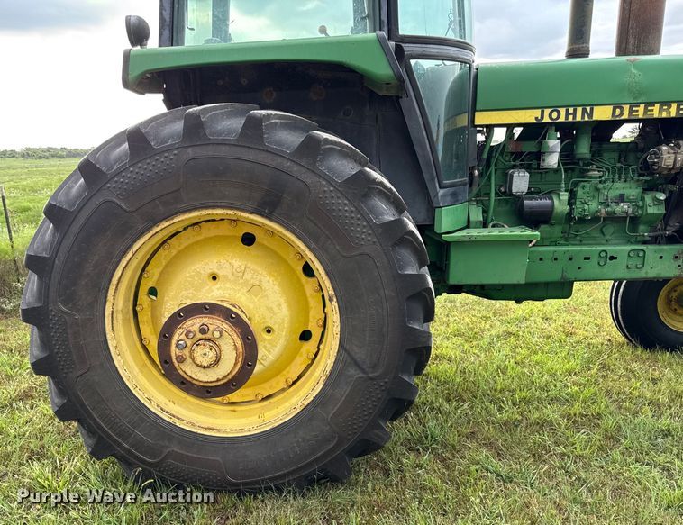 image for item DZ4263 1984 John Deere 4650 tractor