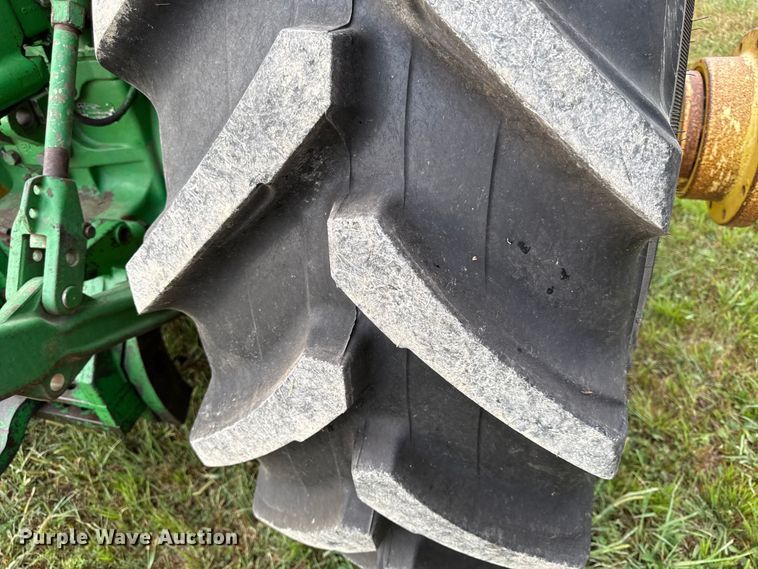 image for item DZ4263 1984 John Deere 4650 tractor