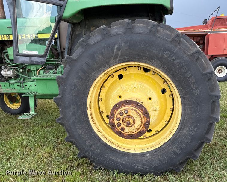 image for item DZ4263 1984 John Deere 4650 tractor