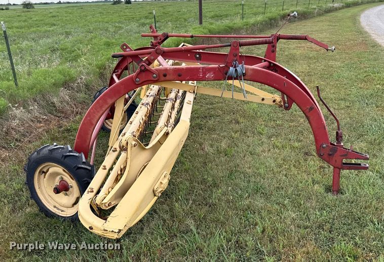 image for item DZ4264 New holland 256 hay rake