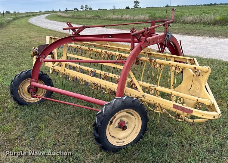 image for item DZ4264 New holland 256 hay rake