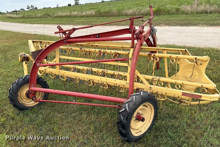 image for item DZ4264 New holland 256 hay rake