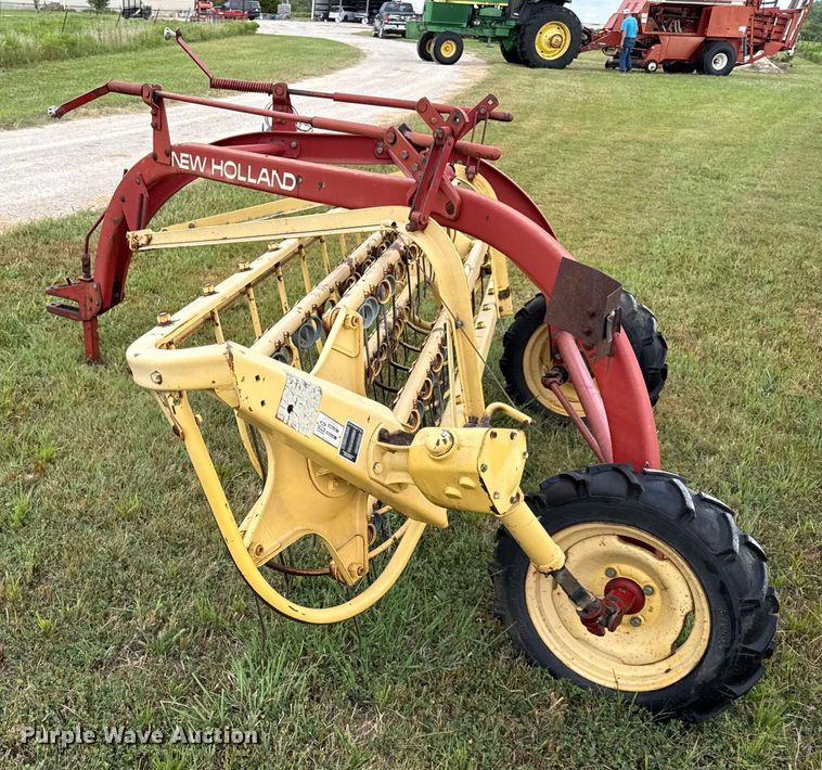 image for item DZ4264 New holland 256 hay rake