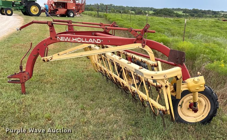 image for item DZ4264 New holland 256 hay rake