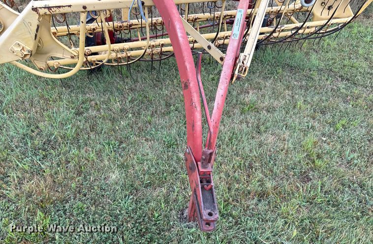 image for item DZ4264 New holland 256 hay rake