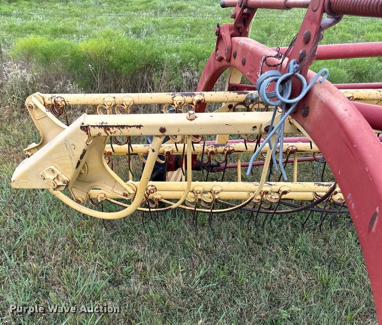 image for item DZ4264 New holland 256 hay rake