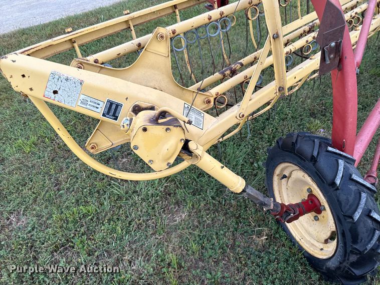 image for item DZ4264 New holland 256 hay rake