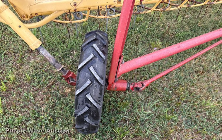 image for item DZ4264 New holland 256 hay rake