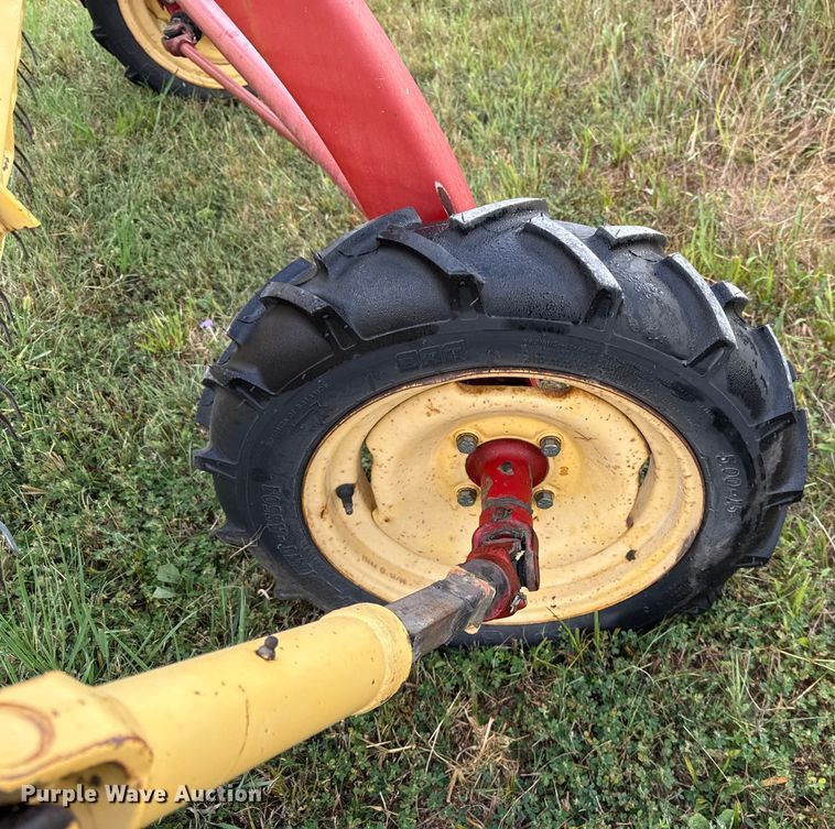 image for item DZ4264 New holland 256 hay rake