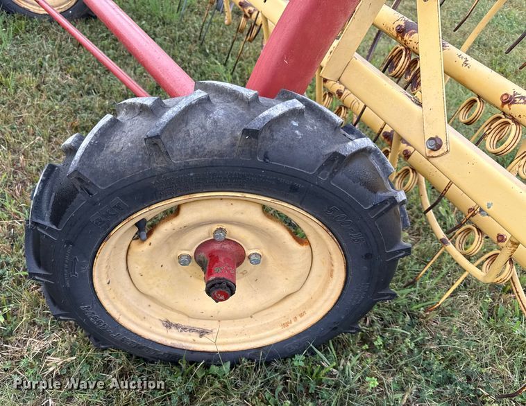 image for item DZ4264 New holland 256 hay rake