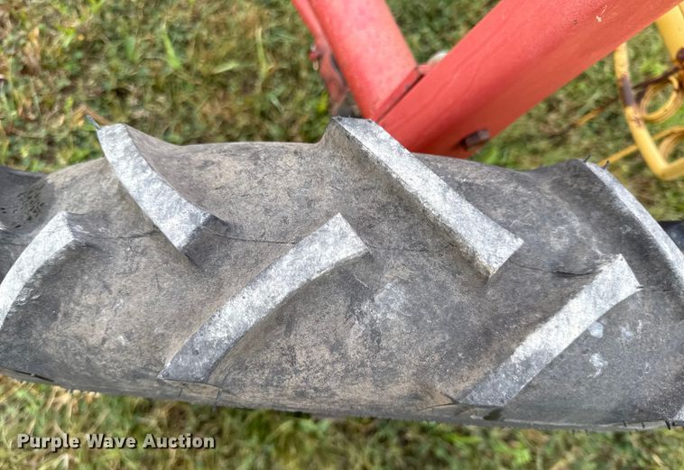 image for item DZ4264 New holland 256 hay rake