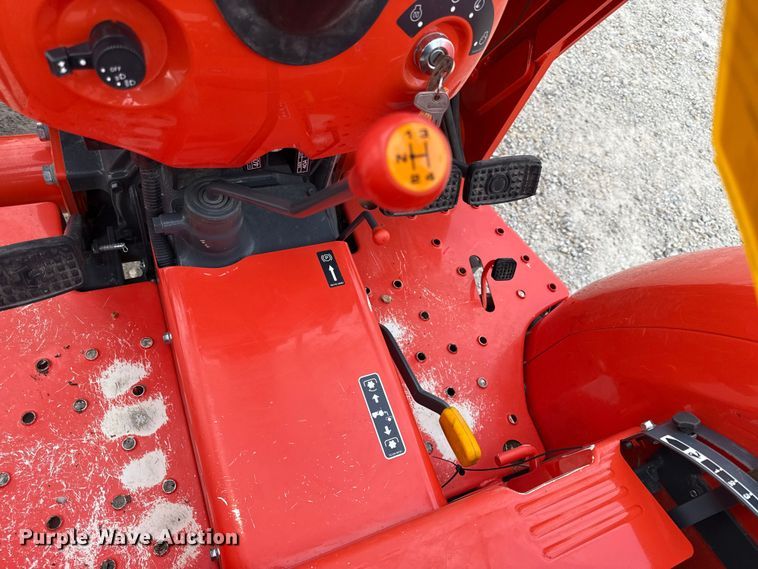 image for item DZ4266 Kubota L2501D MFWD tractor