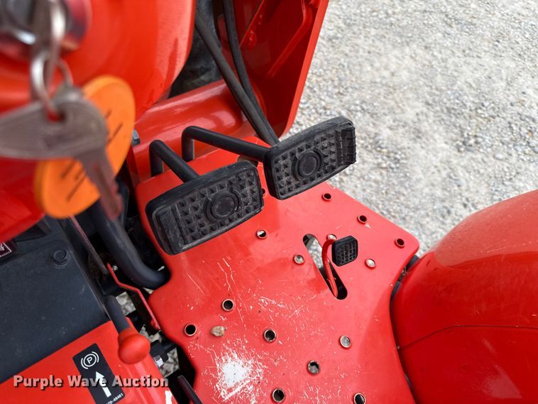 image for item DZ4266 Kubota L2501D MFWD tractor