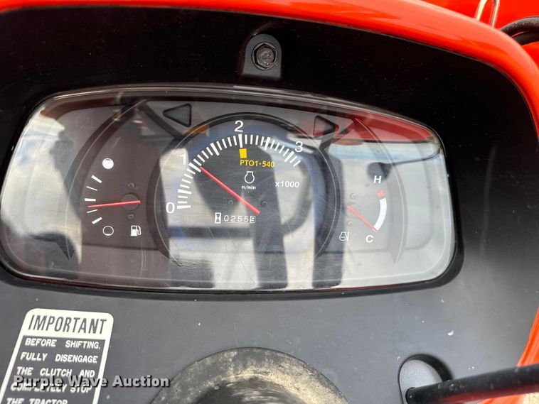 image for item DZ4266 Kubota L2501D MFWD tractor