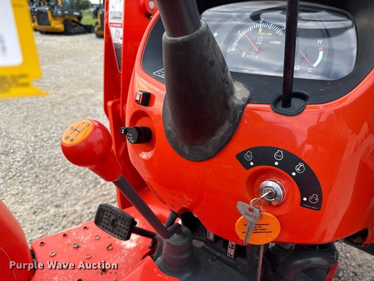 image for item DZ4266 Kubota L2501D MFWD tractor