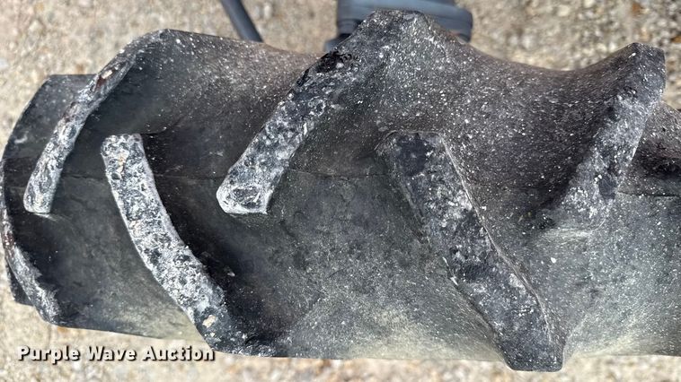 image for item DZ4266 Kubota L2501D MFWD tractor