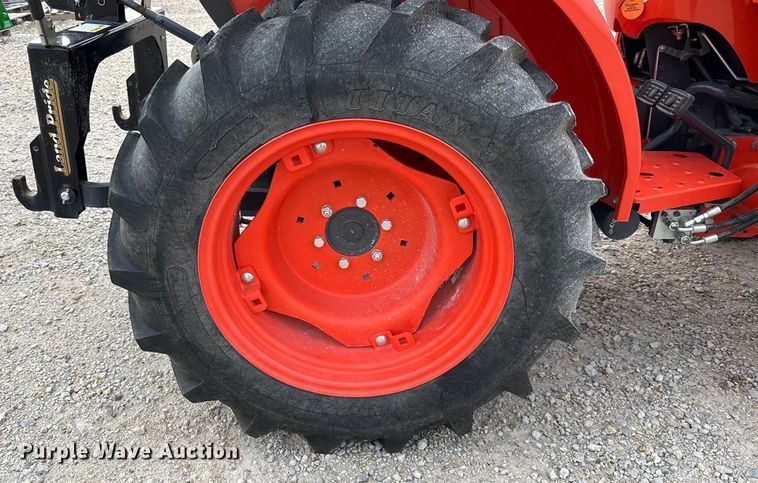 image for item DZ4266 Kubota L2501D MFWD tractor