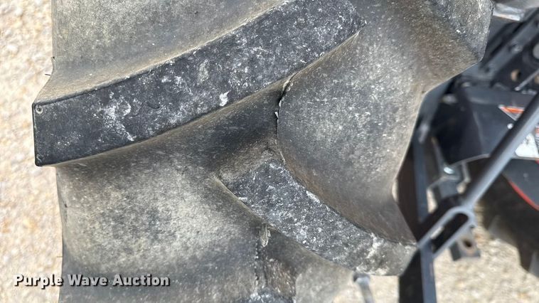 image for item DZ4266 Kubota L2501D MFWD tractor