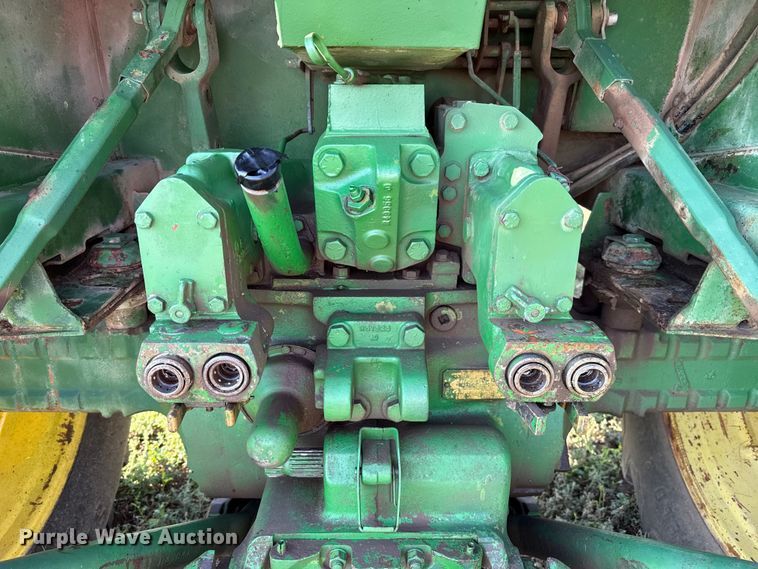 image for item DZ8972 1973 John Deere 4230 tractor