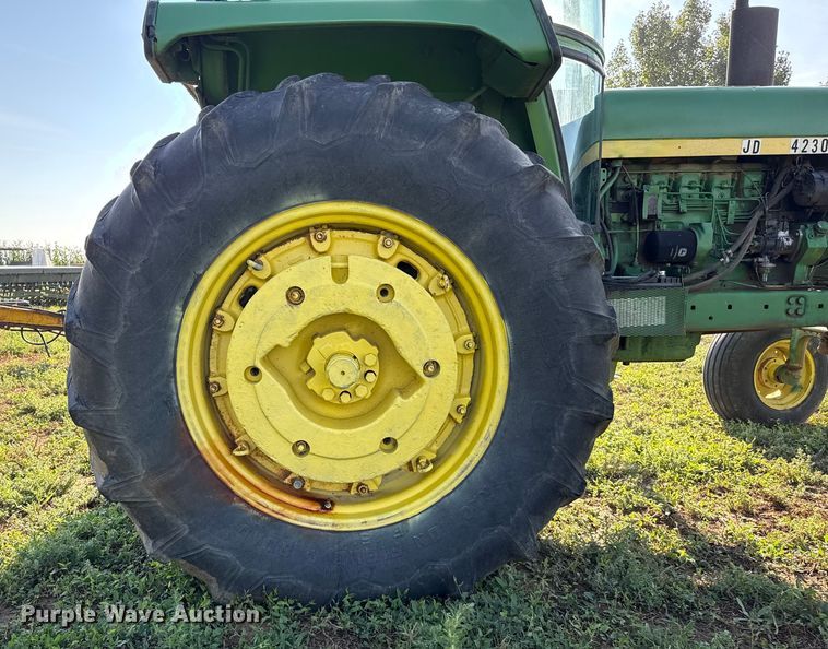 image for item DZ8972 1973 John Deere 4230 tractor