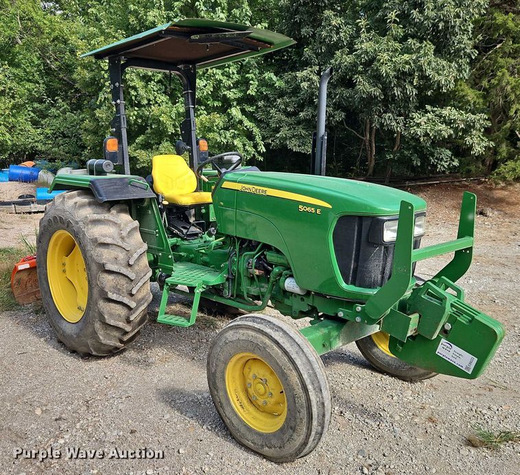 image for item EB8222 2012 John Deere 5065E tractor