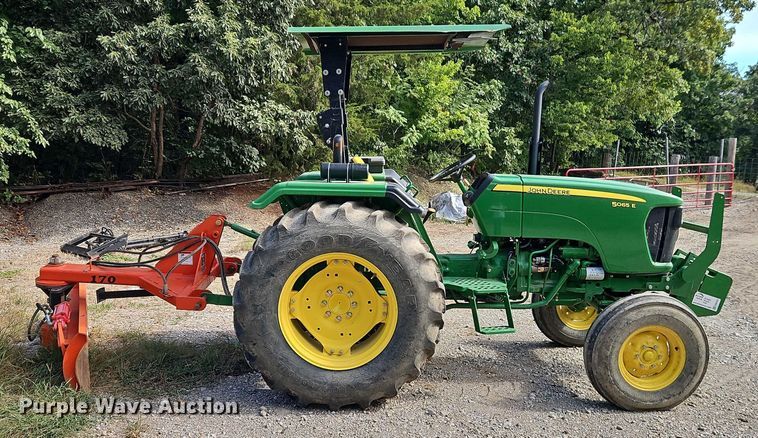 image for item EB8222 2012 John Deere 5065E tractor
