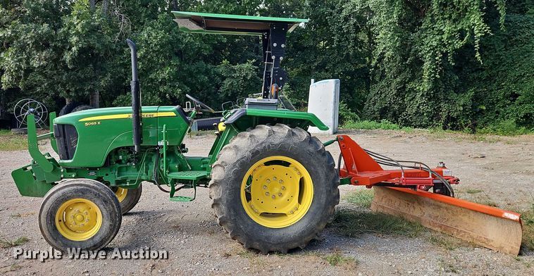 image for item EB8222 2012 John Deere 5065E tractor