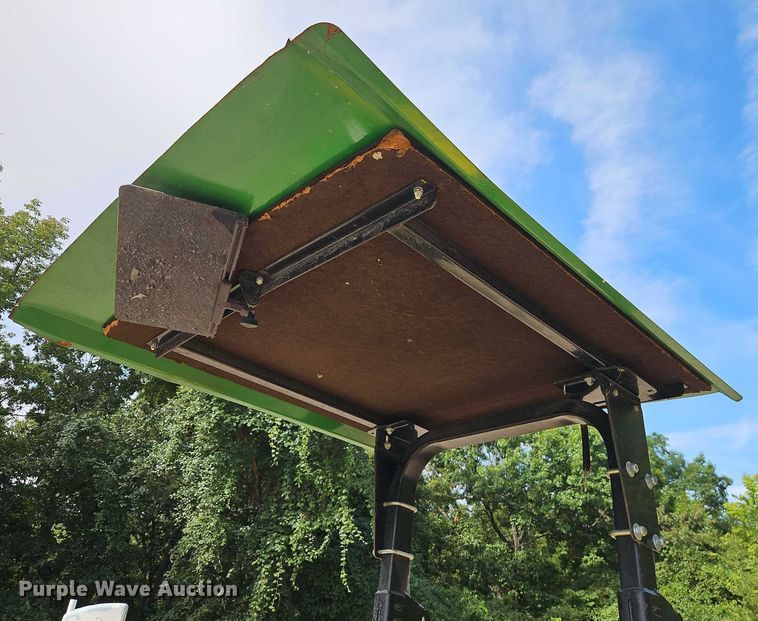 image for item EB8222 2012 John Deere 5065E tractor