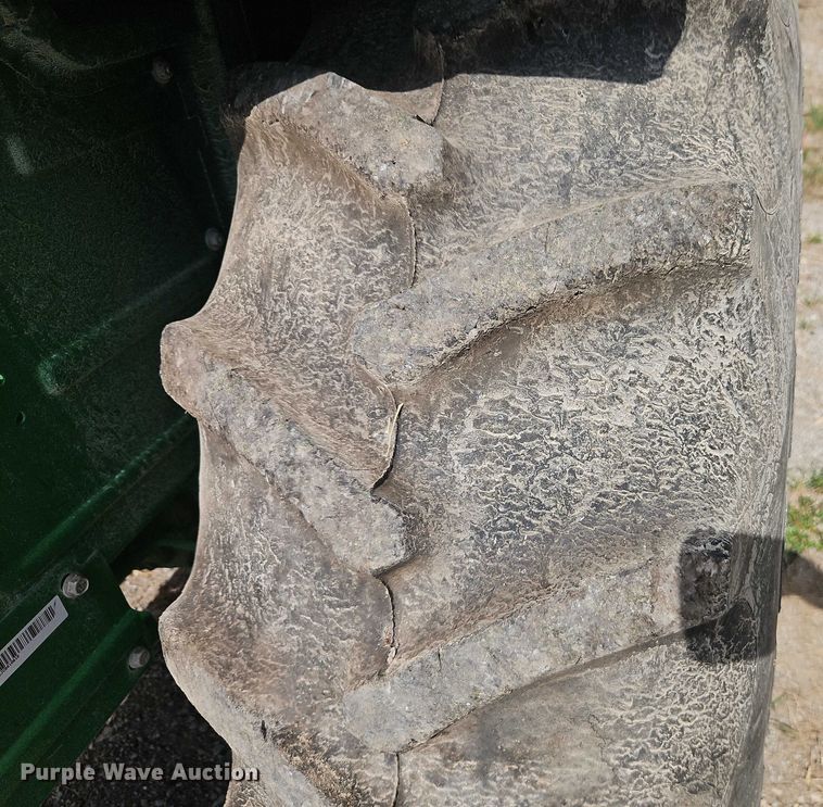 image for item EB8222 2012 John Deere 5065E tractor