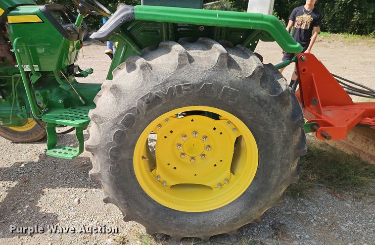 image for item EB8222 2012 John Deere 5065E tractor