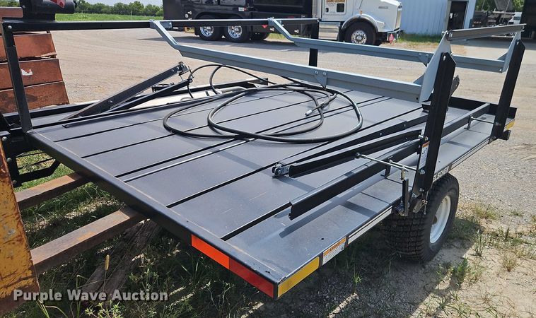 image for item EB8260 Hoelscher 1000 bale accumulator