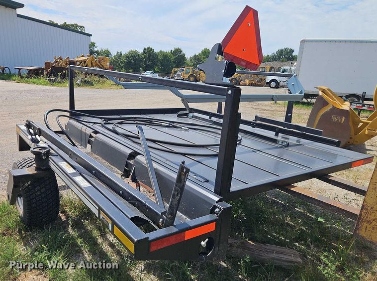 image for item EB8260 Hoelscher 1000 bale accumulator