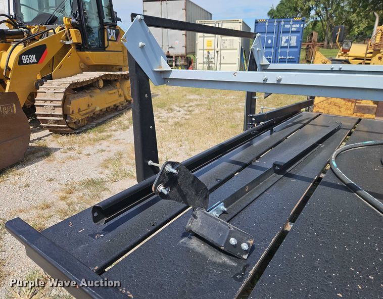 image for item EB8260 Hoelscher 1000 bale accumulator