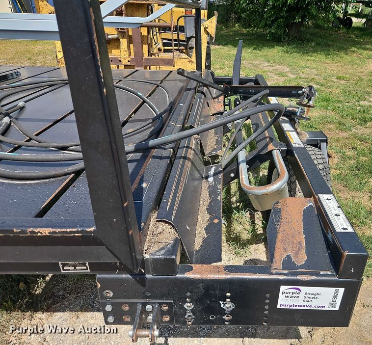 image for item EB8260 Hoelscher 1000 bale accumulator